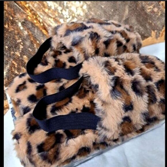 Jenni Leopard Print Slippers..put some SWAG in your comfort 😎 MADE FOR MACYS - Picture 3 of 11